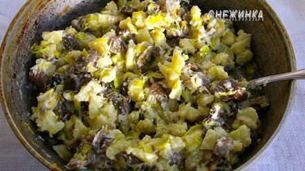 Рецепт штруделя с картофелем и грибами в сливочно-сырном соусе