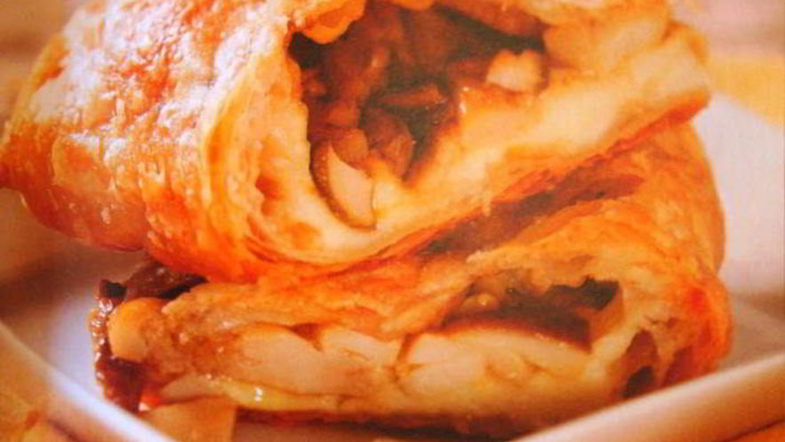 Рецепт штруделя с лесными грибами и сыром