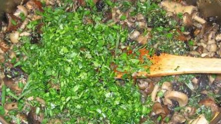 Рецепт штруделя с лесными грибами и сыром