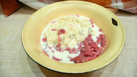 Рецепт штруделя с мясом из слоеного теста