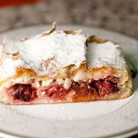 Рецепт Штруделя с творогом и вишней