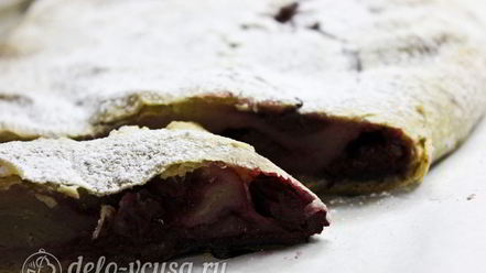 Рецепт штруделя с вишней из слоеного теста