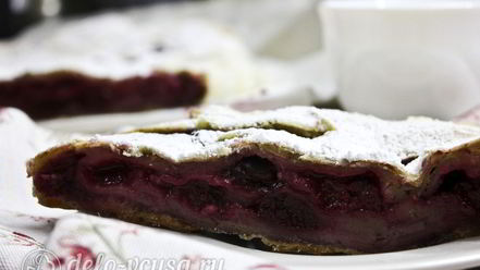 Рецепт штруделя с вишней из слоеного теста