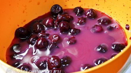 Рецепт штруделя с вишней из слоеного теста