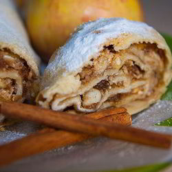 Рецепт Штруделя с яблоками и изюмом