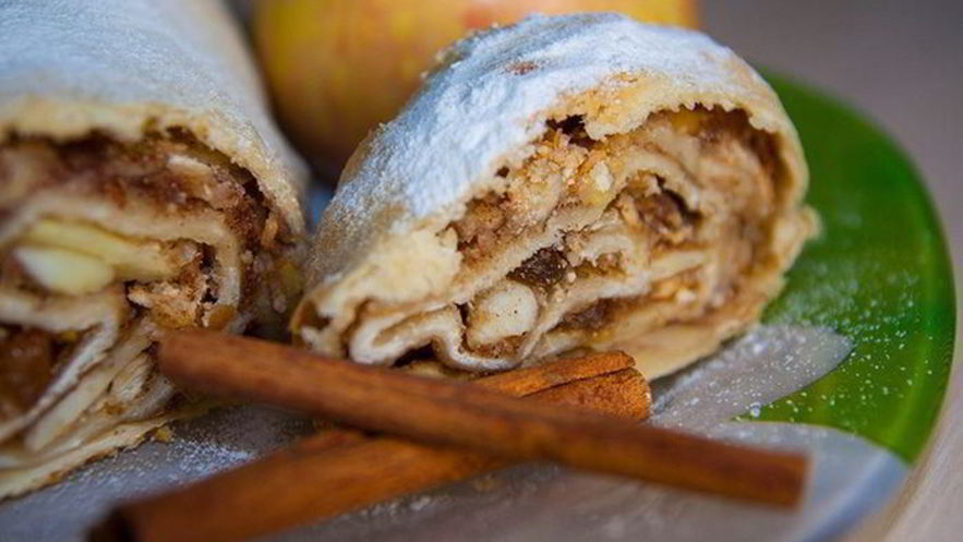 Рецепт штруделя с яблоками и изюмом