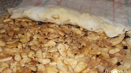 Рецепт штруделя с яблоком и корицей под кремом англес