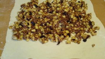 Рецепт штруделя яблочного классического из слоеного теста