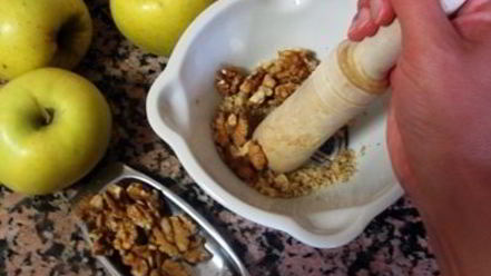 Рецепт яблочного штруделя с грецкими орехами