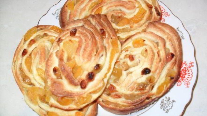 Рецепт сладкой выпечки с сухофруктами