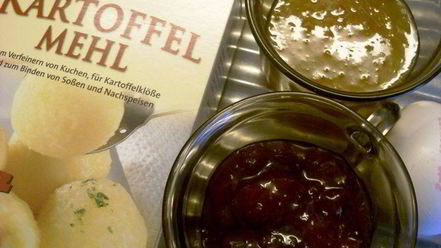 Рецепт слоек с абрикосовым джемом и сливовым конфитюром