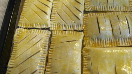 Рецепт слоек с абрикосовым джемом и сливовым конфитюром