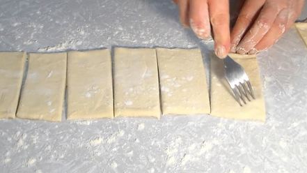 Рецепт слоек с клубникой и кремом