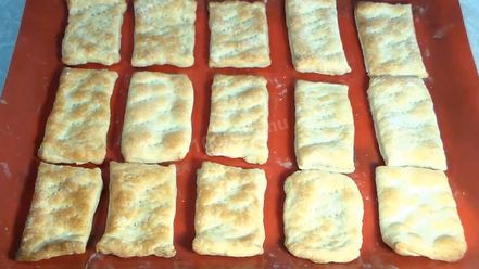 Рецепт слоек с клубникой и кремом