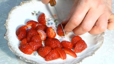 Рецепт слоек с клубникой и кремом