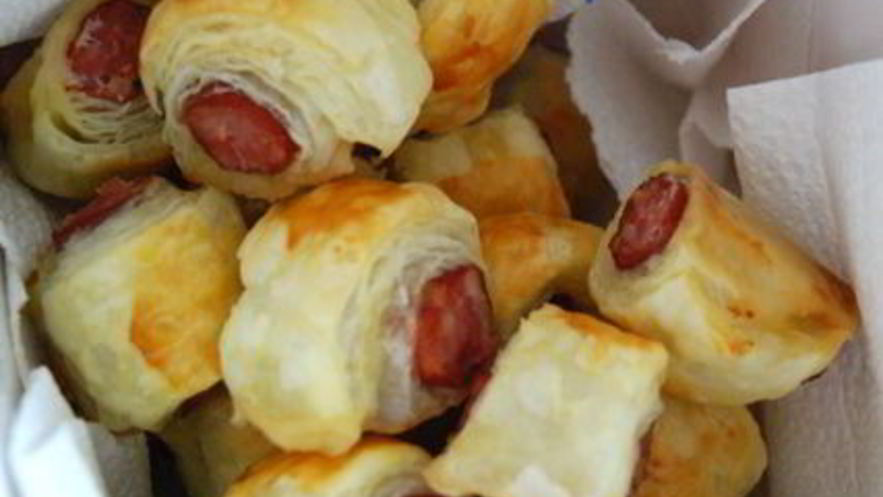 Рецепт слоек с колбасой