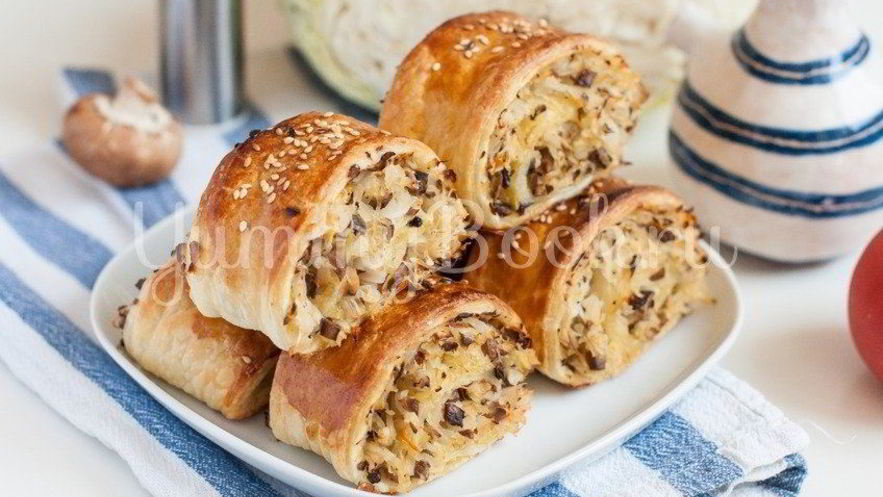 Рецепт слоек с квашеной капустой и грибами