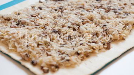 Рецепт слоек с квашеной капустой и грибами