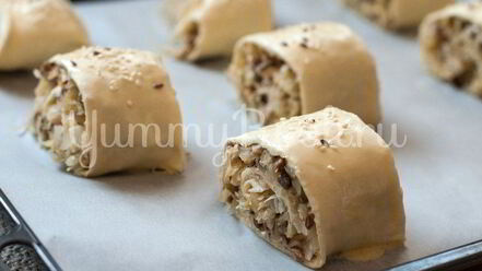 Рецепт слоек с квашеной капустой и грибами