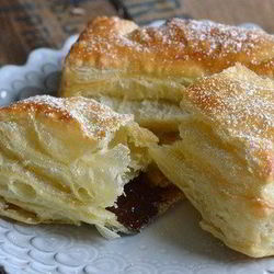 Рецепт Слоек с шоколадом и сахарной пудрой