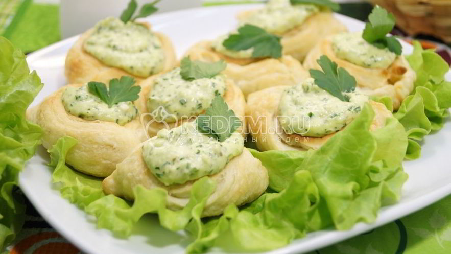 Рецепт слоек с сырной пастой