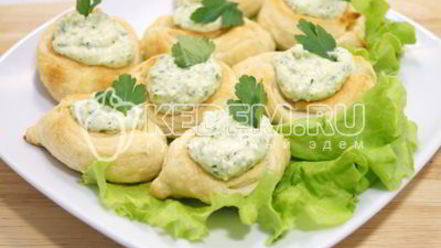 Рецепт слоек с сырной пастой