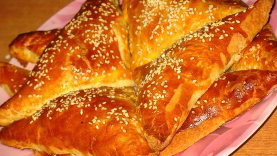 Рецепт слоек с сыром и копченой курицей