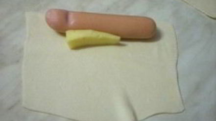 Рецепт слоек с сыром и сосисками