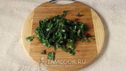 Рецепт слоек с сыром и свекольными листьями