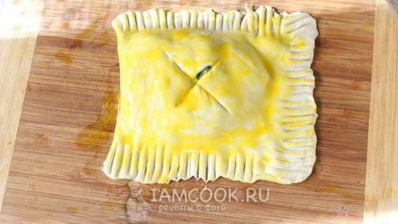 Рецепт слоек с сыром и свекольными листьями