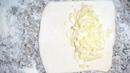 Рецепт слоек с сыром и яйцом