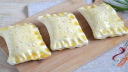 Рецепт слоек с сыром из готового слоеного теста