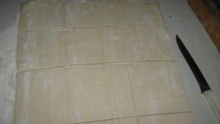 Рецепт слоек с творогом и изюмом