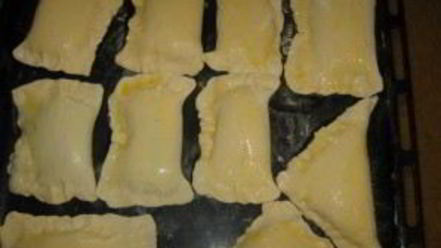 Рецепт слоек с творогом и изюмом