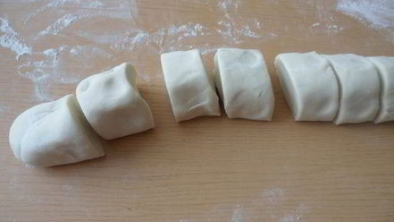 Рецепт слоек с творогом, курагой и орехами