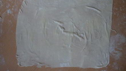 Рецепт слоек с творогом, курагой и орехами