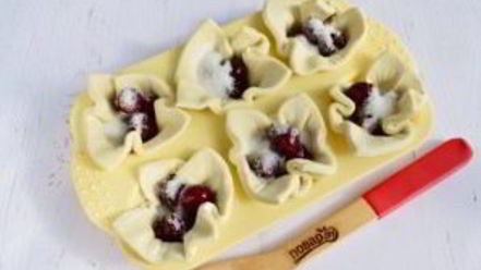 Рецепт слоек с вишней