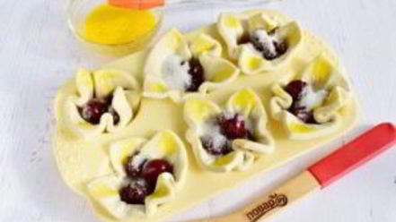 Рецепт слоек с вишней