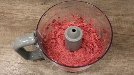 Рецепт слоек со свекольным песто и селедкой