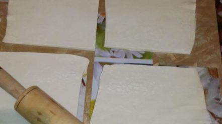 Рецепт слоек вишенка из готового теста