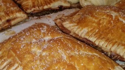 Рецепт слоек вишенка из готового теста