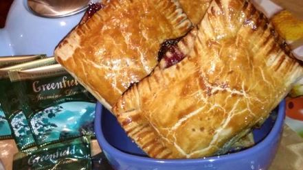 Рецепт слоек вишенка из готового теста