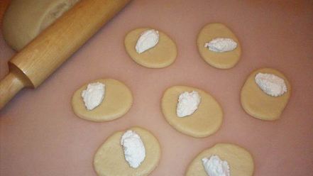 Рецепт моих сочней из рассольного теста