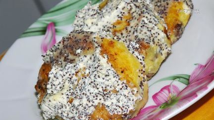 Рецепт Сырников с изюмом и маковым соусом по-белорусски