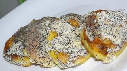 Рецепт сырников с изюмом и маковым соусом по-белорусски