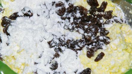 Рецепт сырников с изюмом и маковым соусом по-белорусски