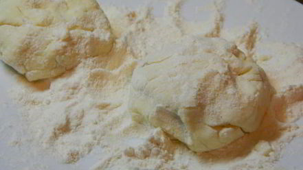 Рецепт сырников с изюмом и маковым соусом