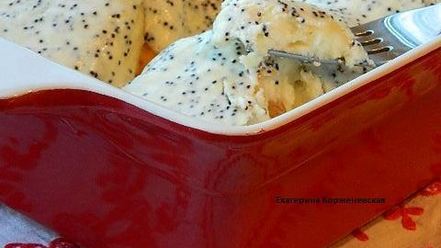 Рецепт сырников с изюмом и маковым соусом