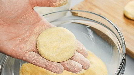 Рецепт сырников с кукурузной мукой и вареньем