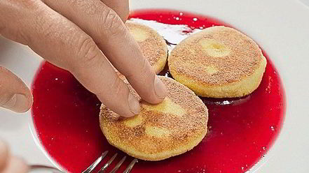 Рецепт сырников с кукурузной мукой и вареньем